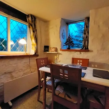 Yr Hen Efail - Quirky Old Smithy Cottage Near Forest Walks, Cycling & Lakes Garthbeibio Exterior photo