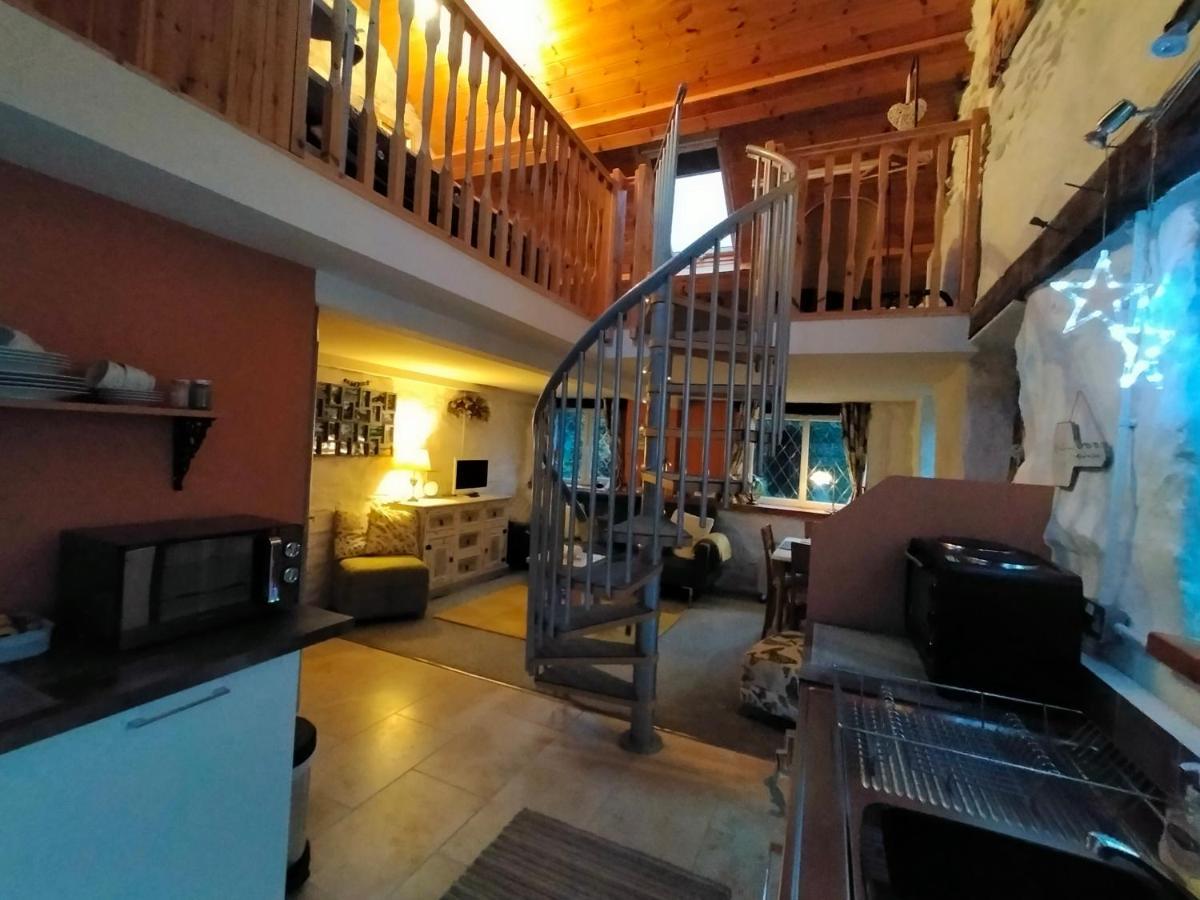 Yr Hen Efail - Quirky Old Smithy Near Forest Walks, Cycling & Lakes Apartment *