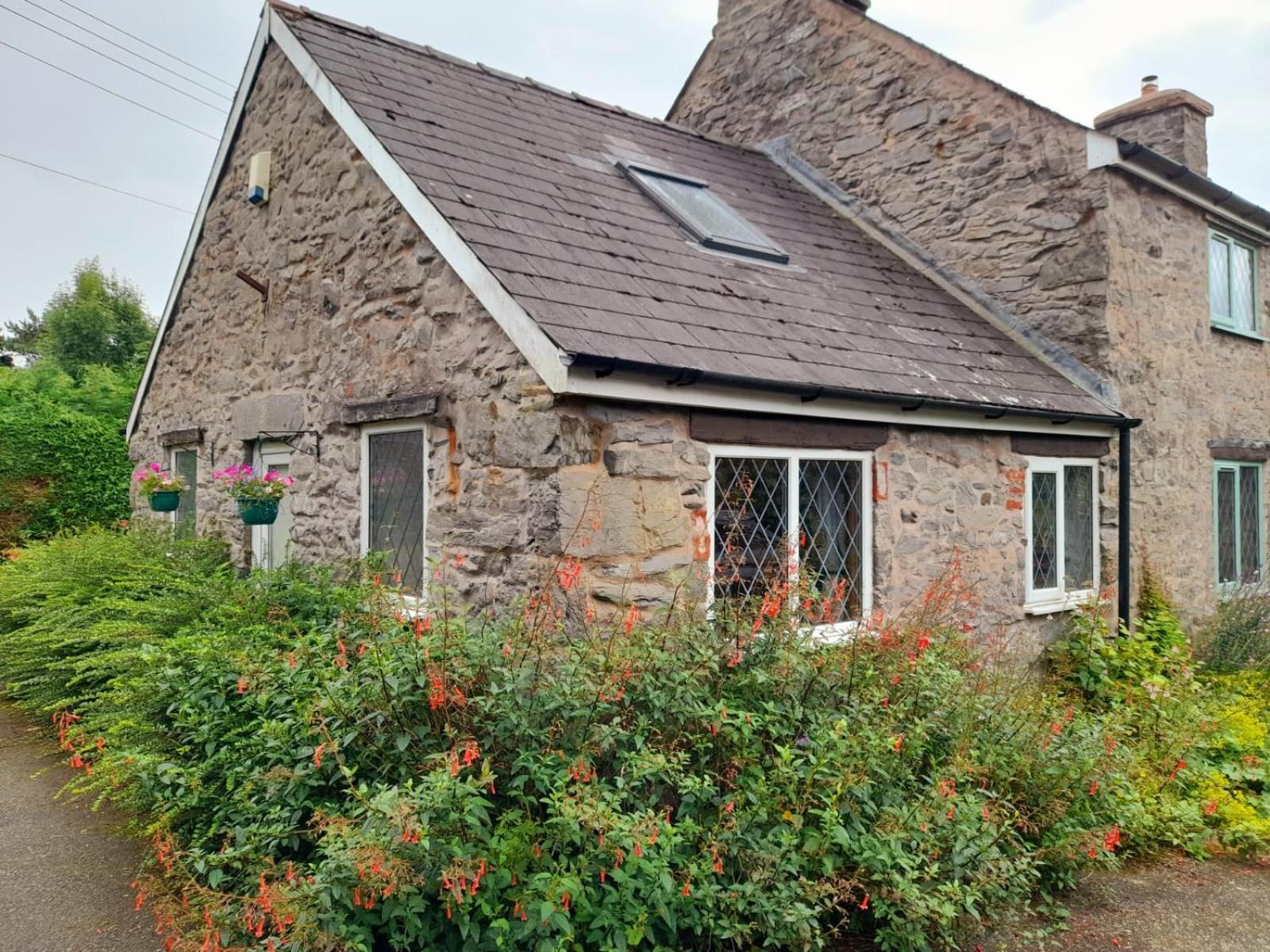 Apartment Yr Hen Efail - Quirky Old Smithy Near Forest Walks, Cycling & Lakes